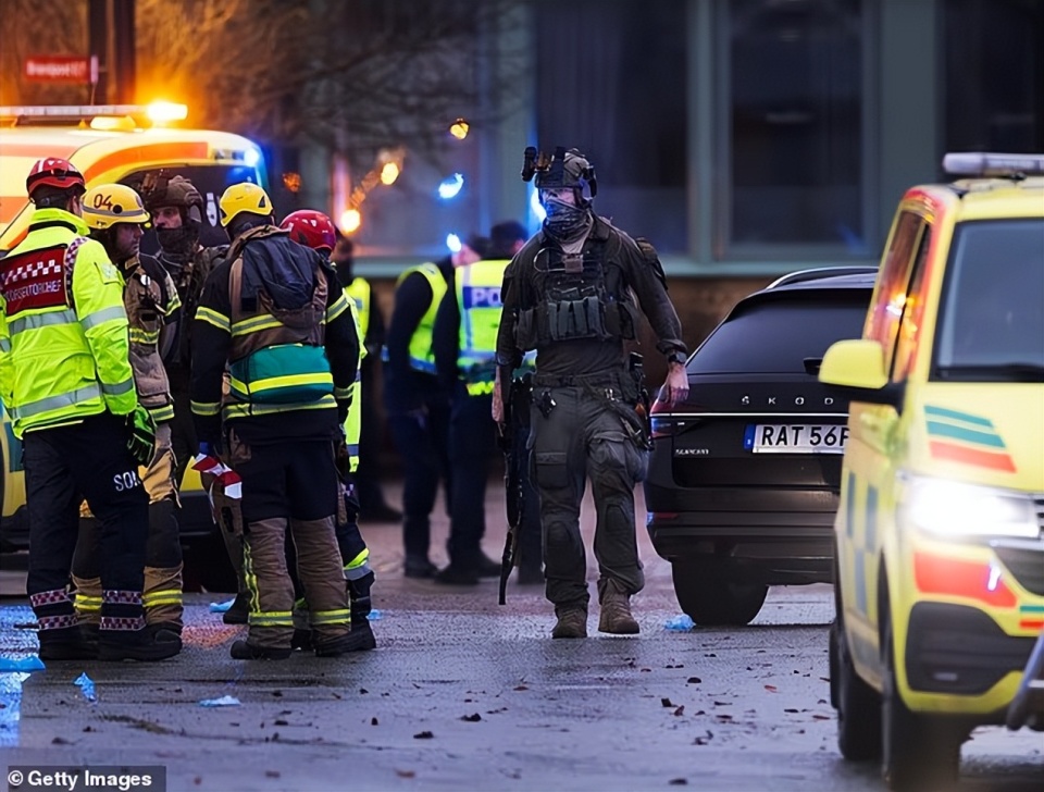 转会之一, 主席弗雷德, 球送出