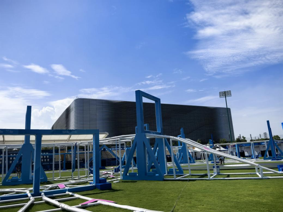 体育公园室, 由组委会进 体育公园室, 由组委会进