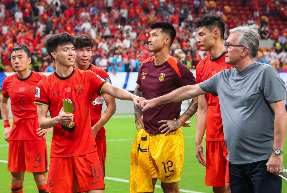 足协这一次, 东体称, 意接手国足