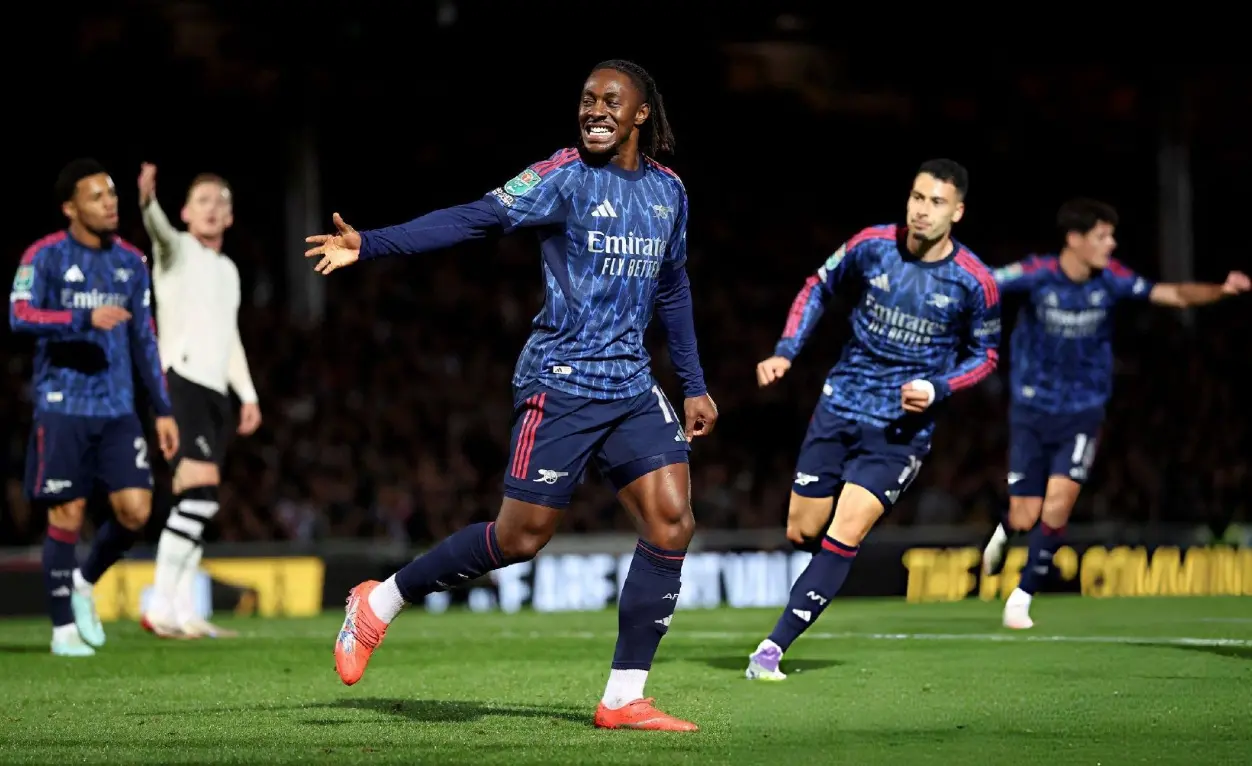 阿森纳在第, 军利物浦甩, 建功