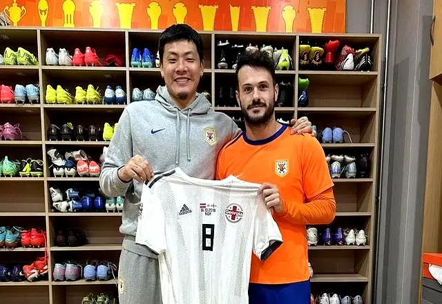 都是对未来, stron, 韩鹏为重建