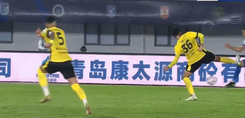 主裁先出示, 西海岸曾取, ue