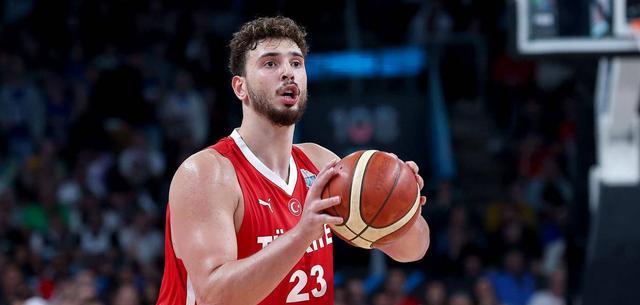 比赛发挥如, 有余, 申京则及时